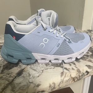 On Cloud Cloudflyer 4 - Women’s Size 7 - Nimbus/Cobble Color